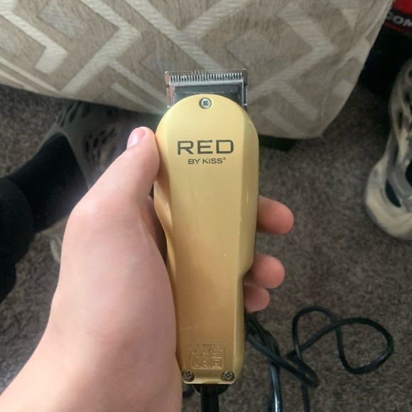 Red by kiss clippers - Picture 2 of 2
